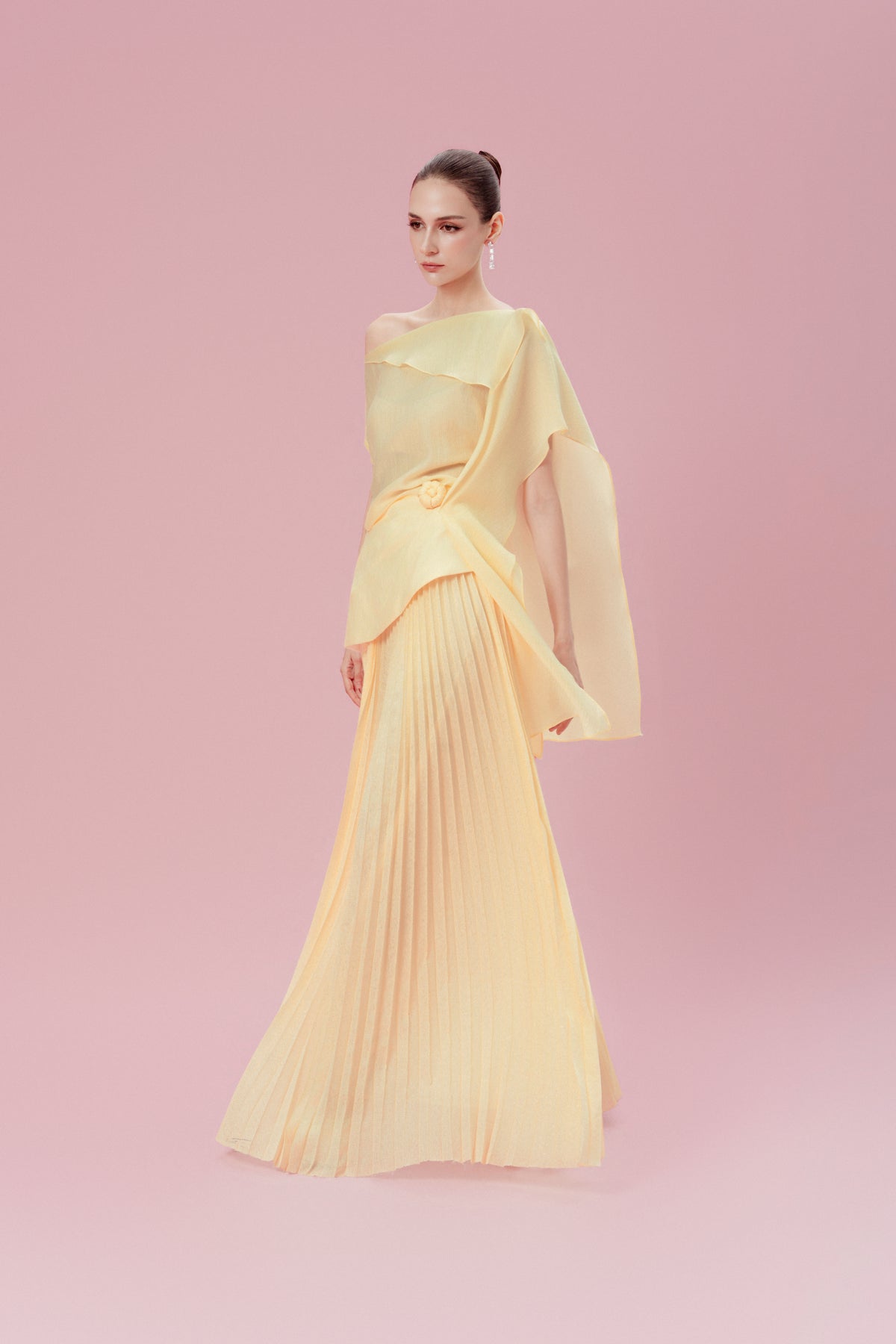 Asymmetric Draped Off-Shoulder Set Design