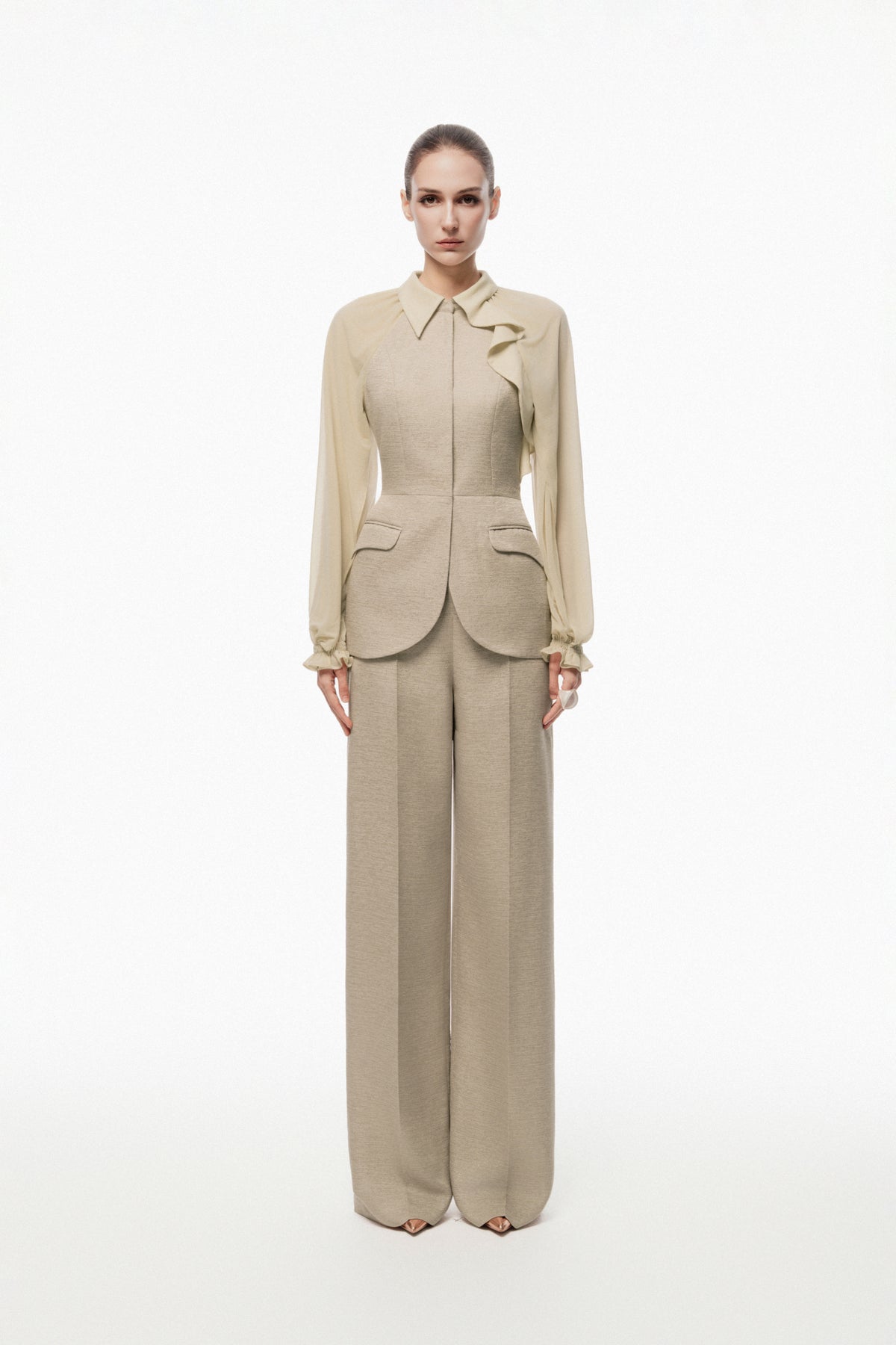 Sleeveless Tailored Set Design