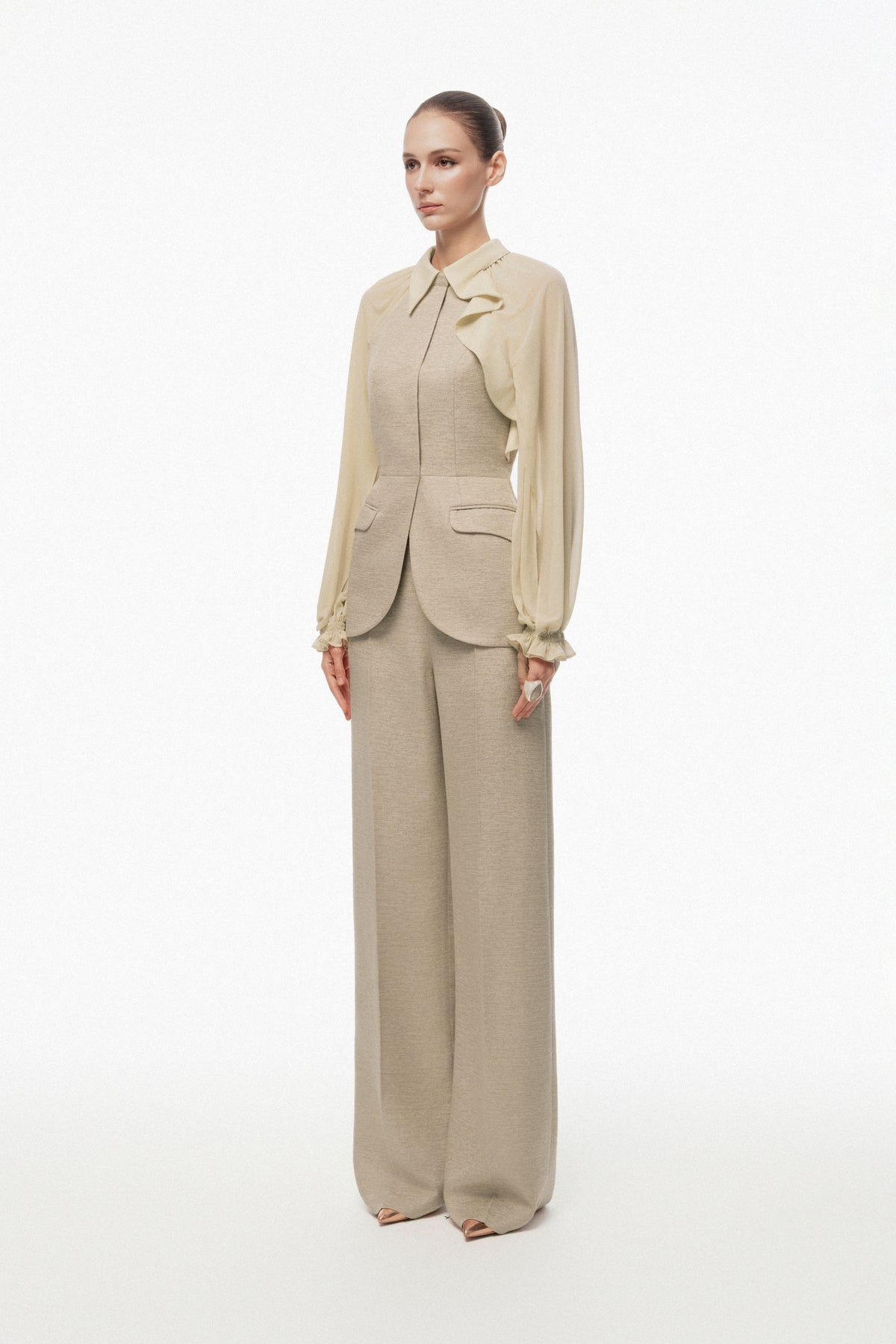 Sleeveless Tailored Set Design
